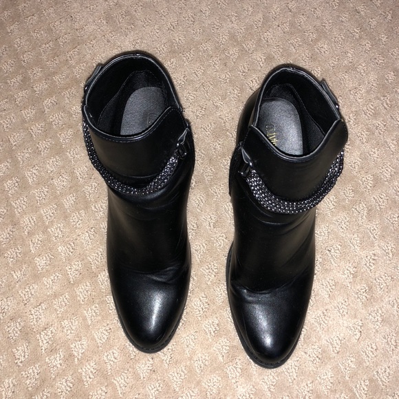 Booties with chain - Picture 2 of 3